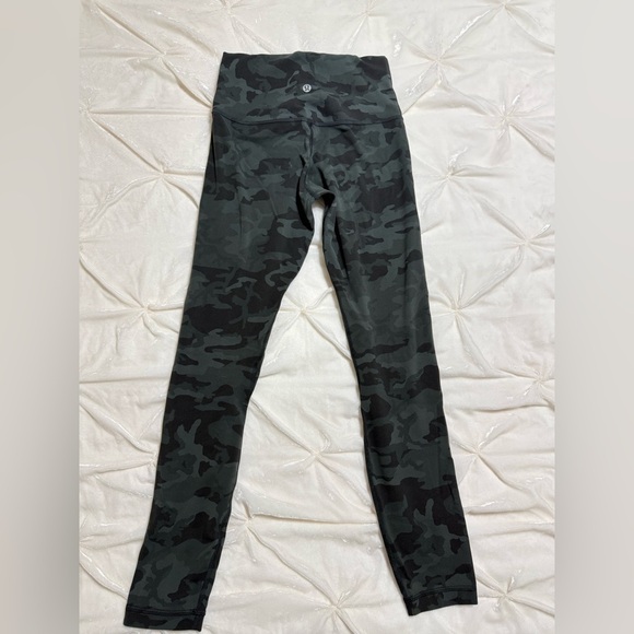 Lululemon camo green 25” high rise leggings size 4 - Picture 4 of 8